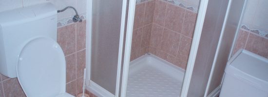 Ремонт в ванной комнате: выбор унитаза и душевой кабины